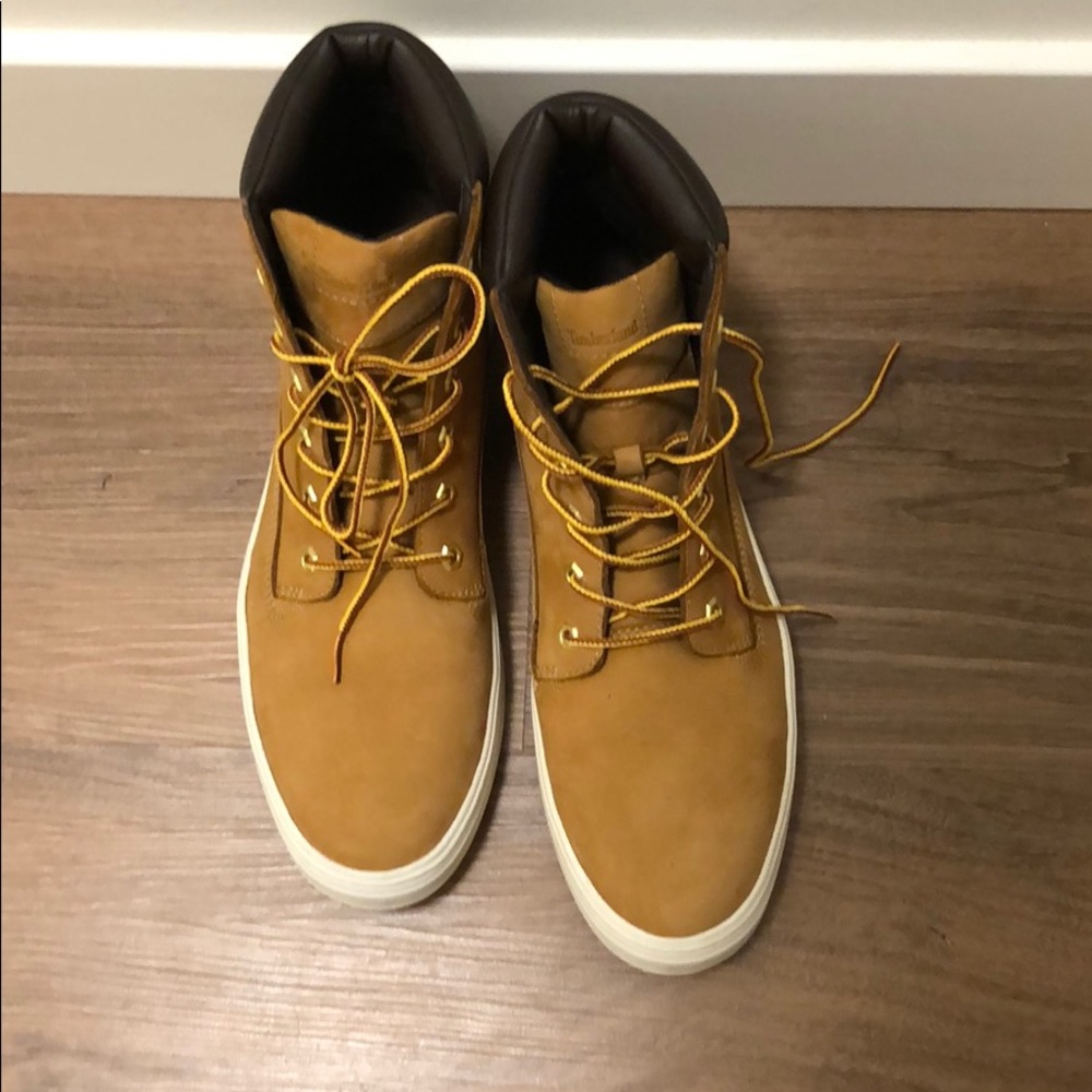 Timberland boots size 11 in khaki